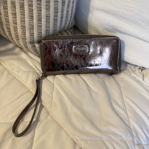 MK logo wallet